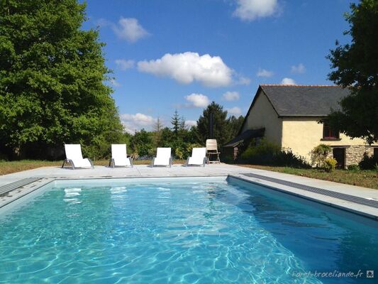 Piscine du logis étang de l'Aune à Iffendic (c)forêt-broceliande