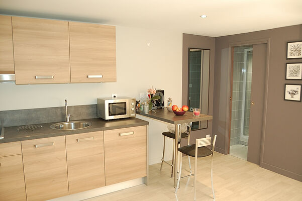 425284_2-etage-coin-repas-douche