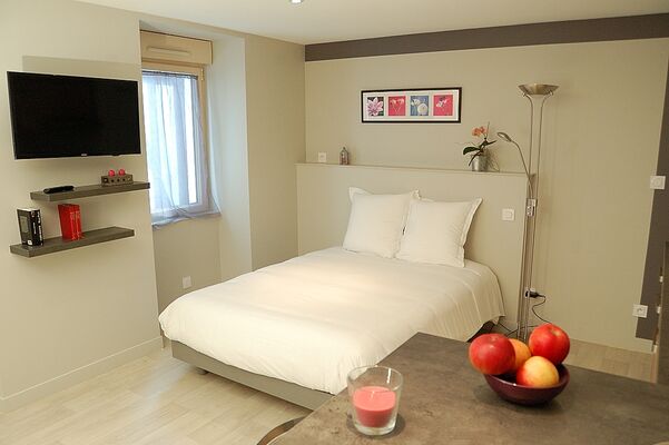 425286_2-etage-coin-repas-vers-fenetre-lit