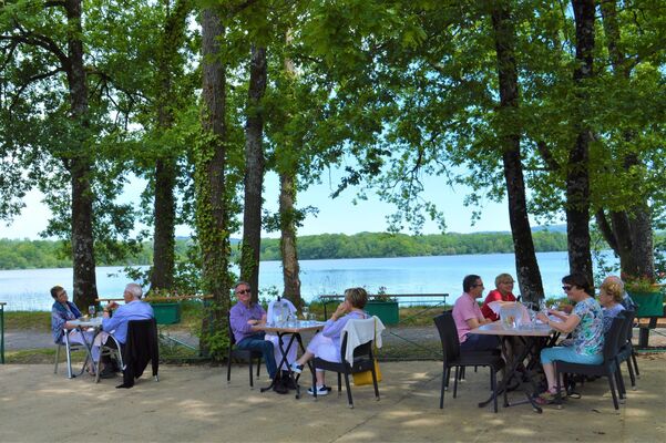 Terrasse au bord de l'eau