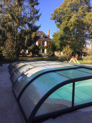 HLO53_ CH hotes le Rocher - vue extérieure piscine