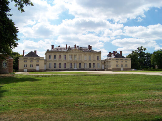 Château de Craon vue de la route de Laval