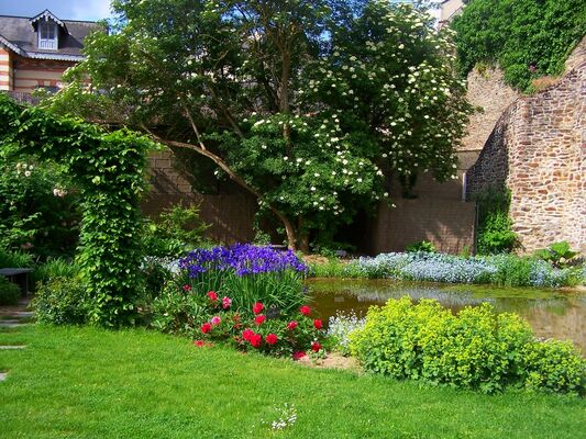 PCU-jardin-medieval-de-la-source (1)