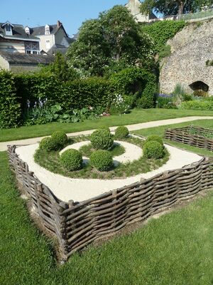 PCU-jardin-medieval-de-la-source (8)