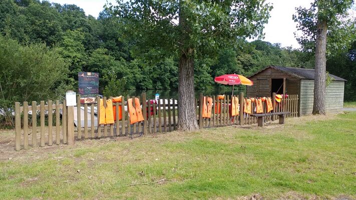 PEDALO-Camping le parc de Vaux ponton