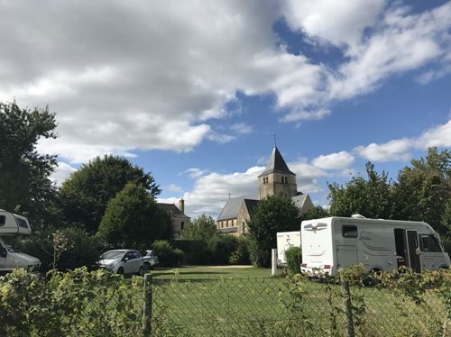 camping du bac ménil mayenne verdure calme camping-car tentes vélos