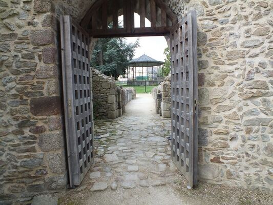 chatealet-donnant-sur-parc