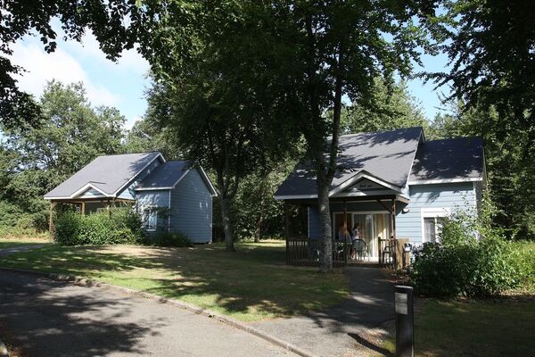 chalets-camping-le-parc-de-vaux-ambrieres-les-vallees-53-hlo-2