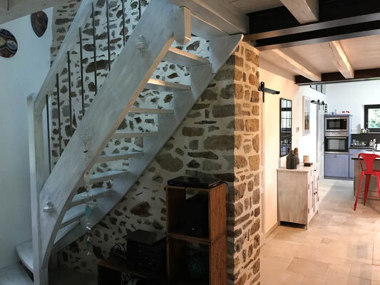 gite-montebrun-escalier