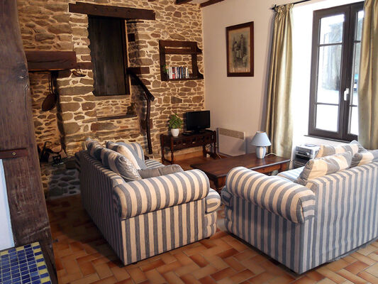 Gîte Jouet à Loupfougères - salon