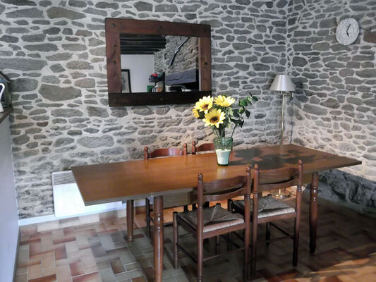 Gîte Jouet à Loupfougères - salle à manger
