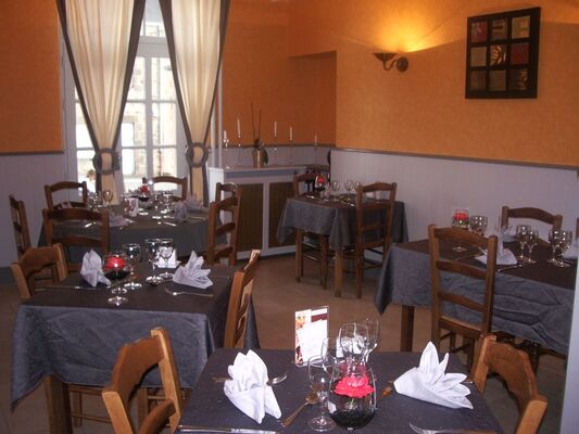 hotel-restaurant-le-gue-de-genes-ambrieres-les-vallees-53-hot-2