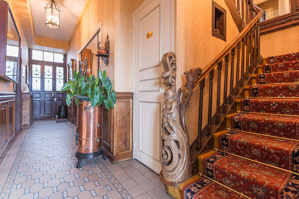 2017-hotel-beau-site-escalier-argeles-gazost-hautes-pyrenees