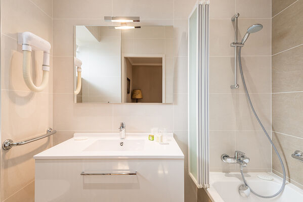 2017-hotel-beau-site-salle-de-bain-argeles-gazost-hautes-pyrenees