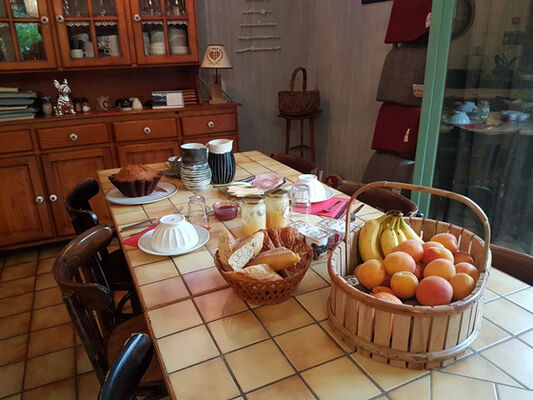 tablepetitdejeuner-grangeaubois-viella-HautesPyrenees