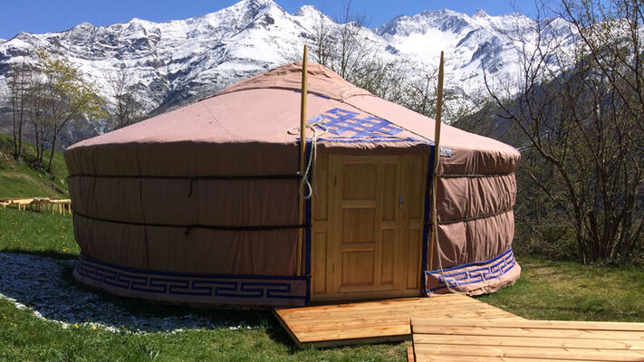 B-yourte2-caussieu-gavarnie-HautesPyrenees