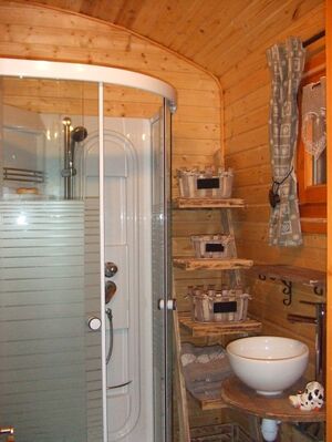 CAMPING ROULOTTE - salle deau