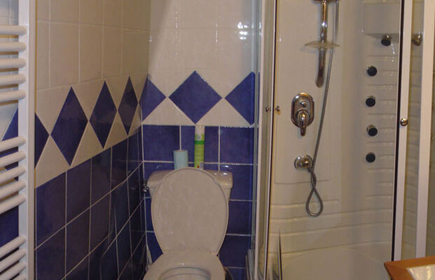 CAUSSIEU Francis Grange 6 pers - salle d'eau