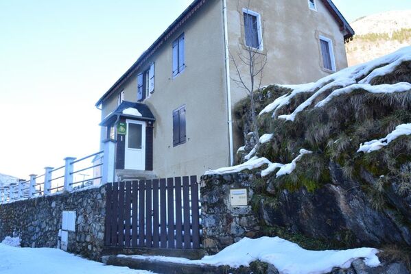 O-exterieurneige-courtade-gavarnie-HautesPyrenees