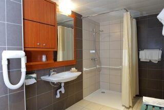 HOTEL BRECHE DE ROLAND - Salle d'eau 2