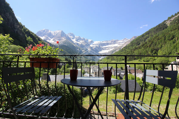 J-terrasse1-courtade-gavarnie-HautesPyrenees