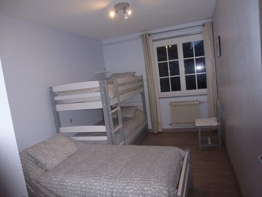 R. Chaussée. Chambre 2 002
