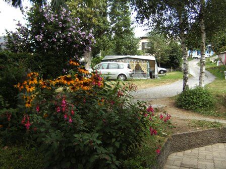 allee1-campinglahautacam-prechac-HautesPyrenees.jpg