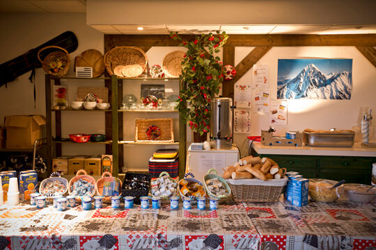 buffetpetidejeuner-hameaurollot-bareges-HautesPyrenees