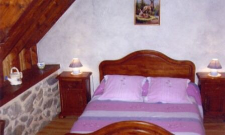 chambre-chambred'hotefermeantaya-arcizansavant-HautesPyrenees.jpg