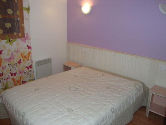 chambre1-vergeborderolle-esquiezesere-HautesPyrenees
