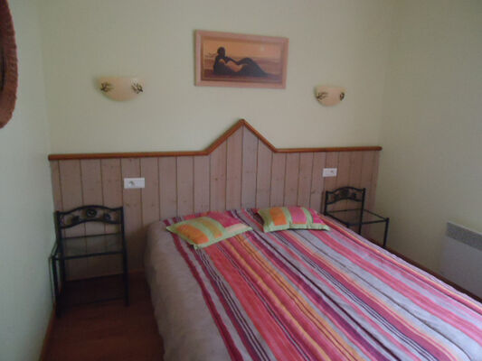 chambre1-vergeborderolle-esquiezesere-HautesPyrenees