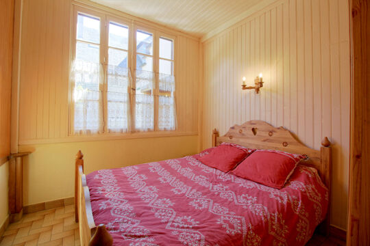 chambre1-accornero-esquiezesere-HautesPyrenees