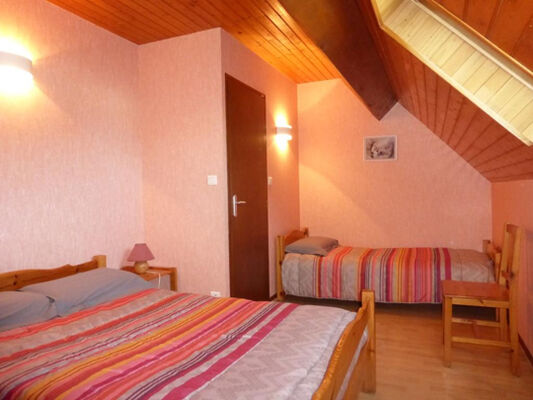 chambre1-gaye-esquiezesere-HautesPyrenees