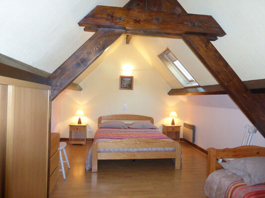 chambre1-gaye-esquiezesere-HautesPyrenees