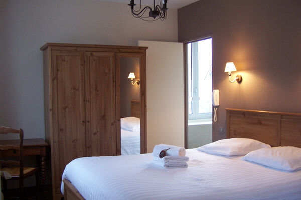 chambre1-londres-esquiezesere-HautesPyrenees