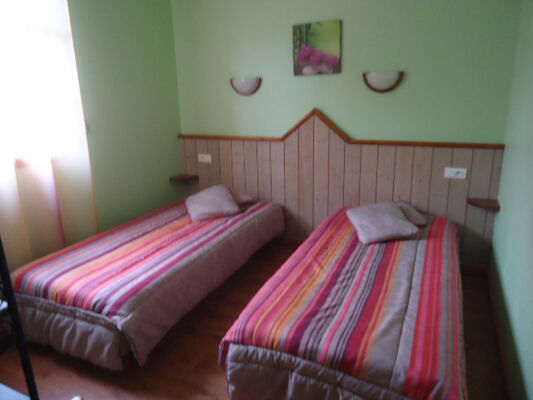 chambre2-vergeborderolle-esquiezesere-HautesPyrenees