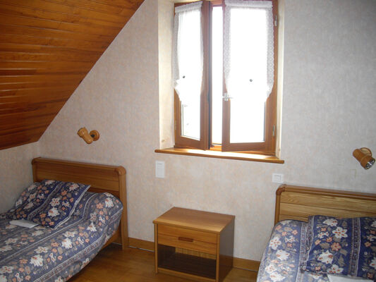chambre2-castagne-grust-HautesPyrenees