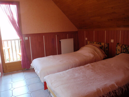 chambre2-crequy-ouzous-HautesPyrenees