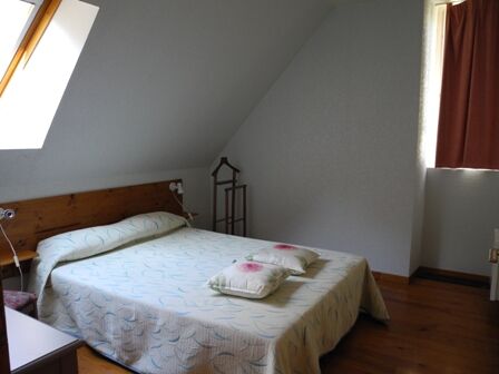 chambre2-habatjou2-ayzacost-argelesgazost-HautesPyrenees.jpg