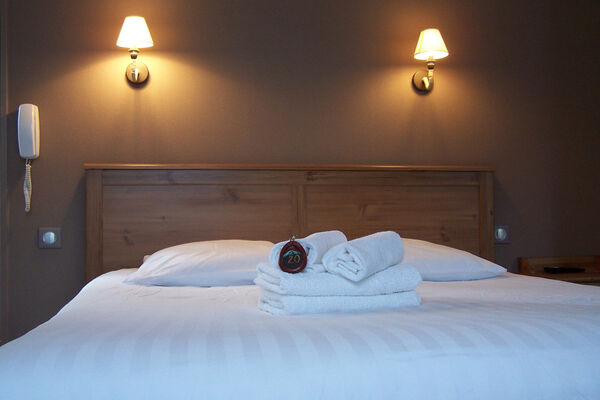chambre2-londres-esquiezesere-HautesPyrenees