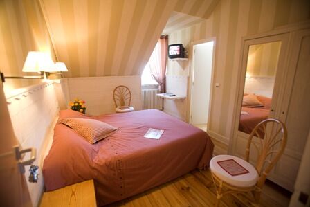 chambre5-hotelbonrepos-jarno-argelesgazost-HautesPyrenees.jpg