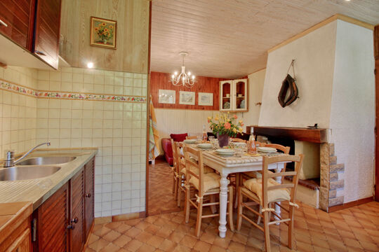 cuisine1-accornero-esquiezesere-HautesPyrenees