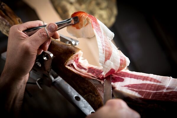 decoupejambon-sajous-beaucens-HautesPyrenees