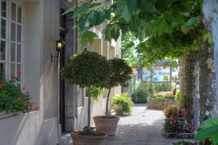 entrée-hotelbonrepos-jarno-argelesgazost-HautesPyrenees.jpg