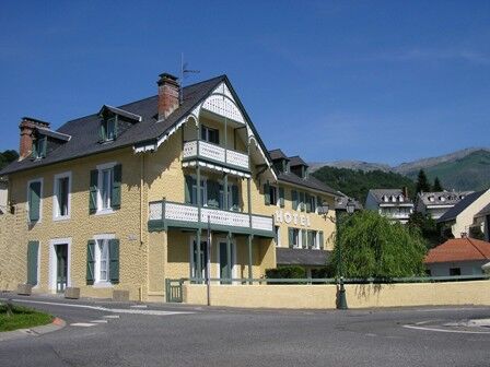 façade-hotelArrieulat-argelesgazost-HautesPyrenees.jpg