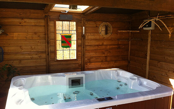 jacuzzi2-blanc-argelesgazost-HautesPyrenees