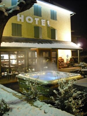 jacuzziext-hotelArrieulat-argelesgazost-HautesPyrenees.jpg