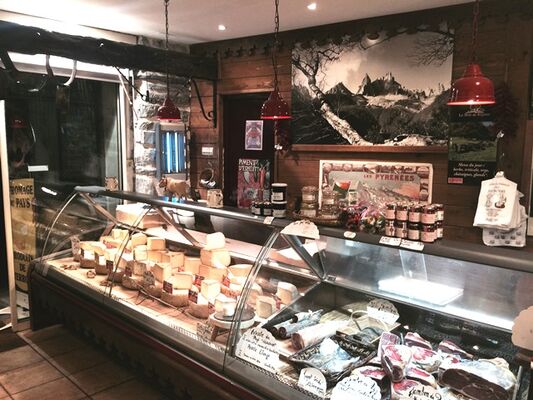 nebout-vitrine-argelesgazost-HautesPyrenees