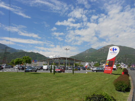 parking3carrefourmarket-argelesgazost-HautesPyrenees.jpg