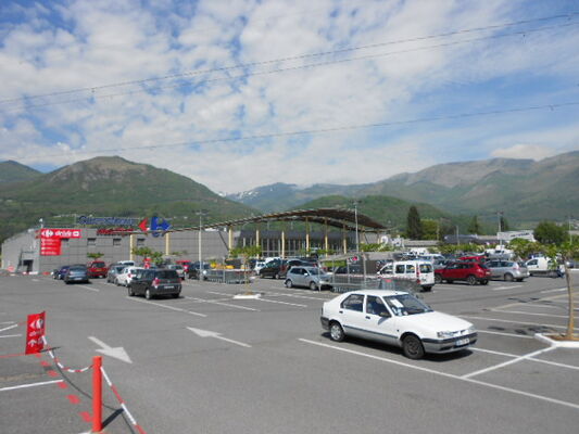 parking2carrefourmarket-argelesgazost-HautesPyrenees.jpg